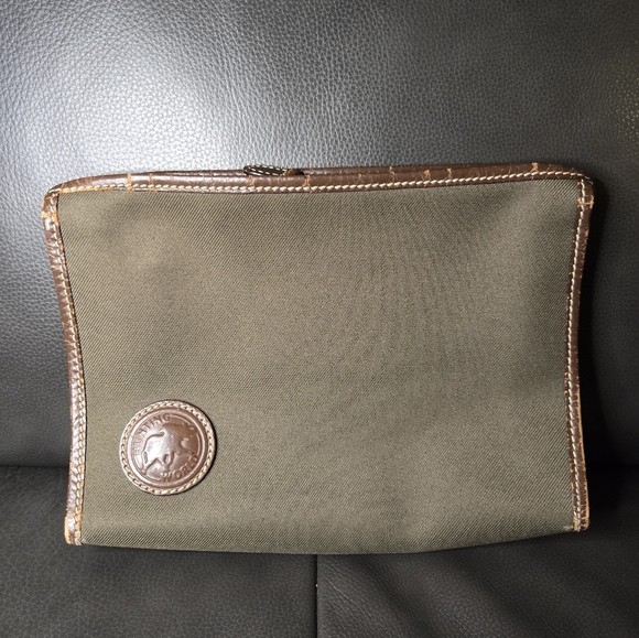 Hunting World Pouch - Picture 1 of 1